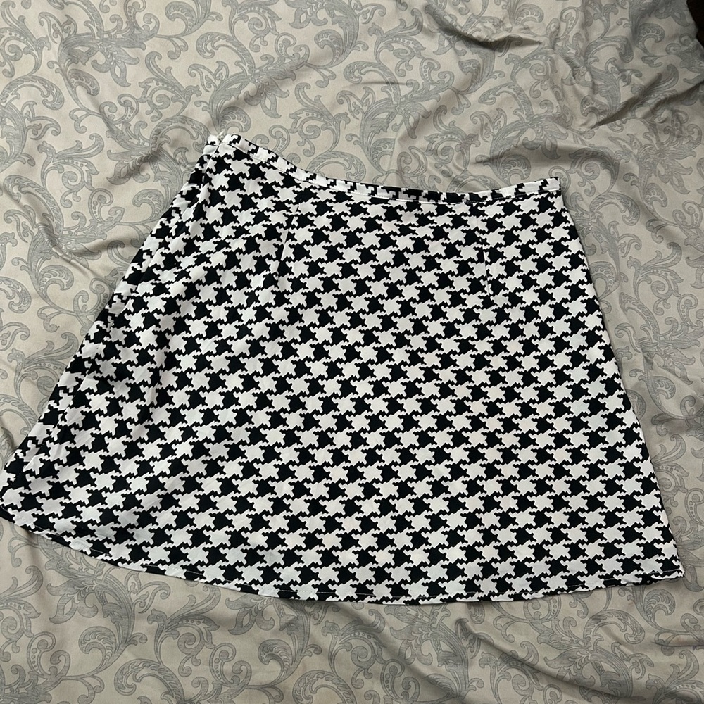 NIA Houndstooth Mini Skirt - Picture 3 of 5